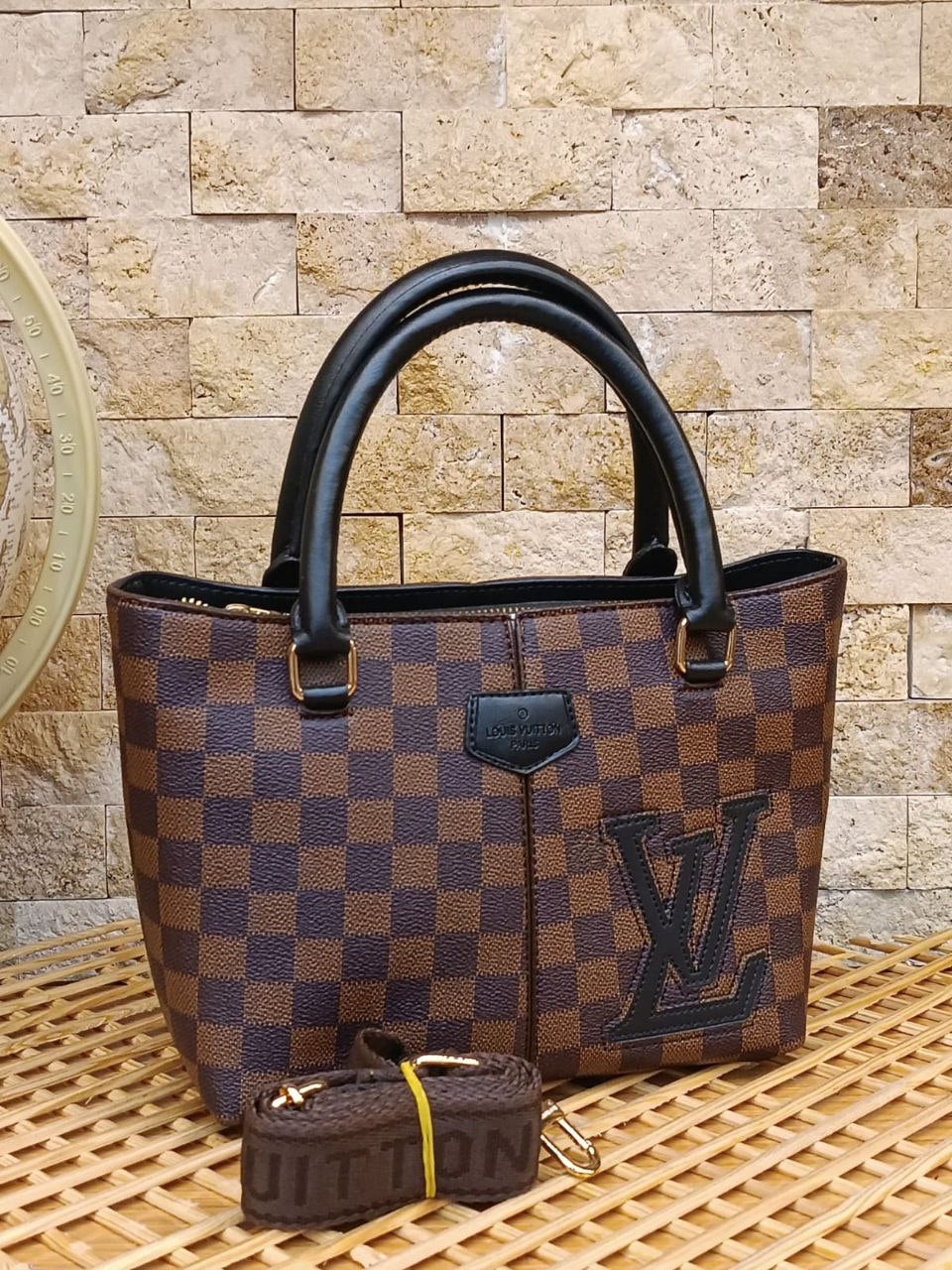 LUIS VUITTON BAG -075