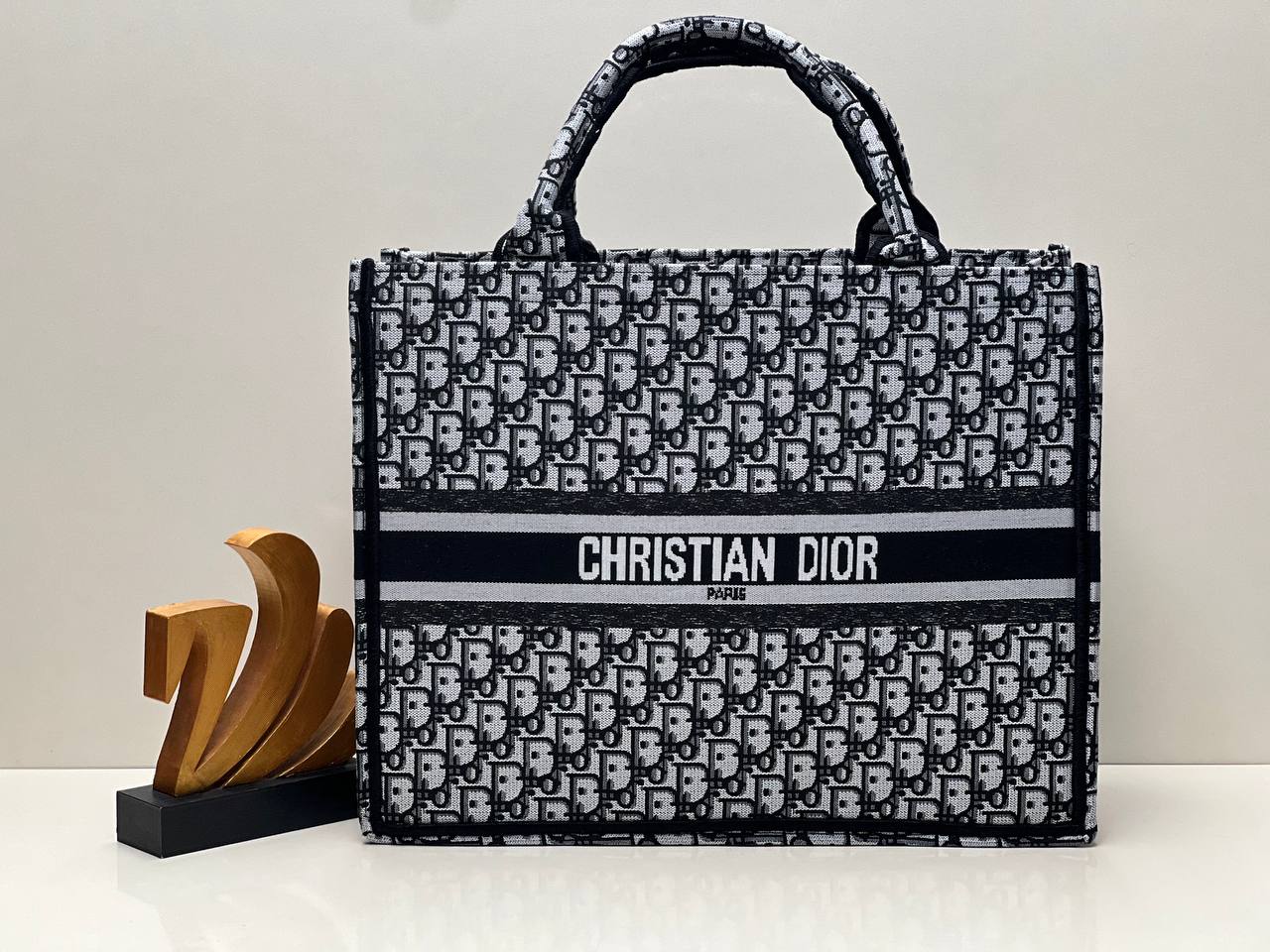 CHRISTIAN DIOR BAG -024