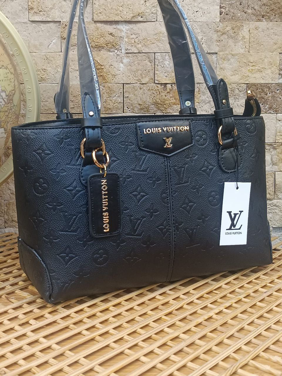 LUIS VUITTON BAG -071