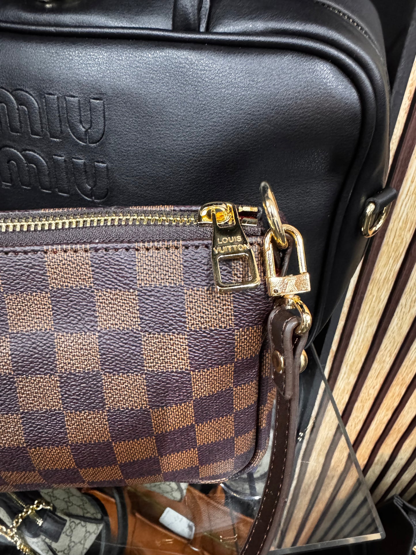 Louis Vuitton - Τσάντα ώμου καφέ σκακέρα
