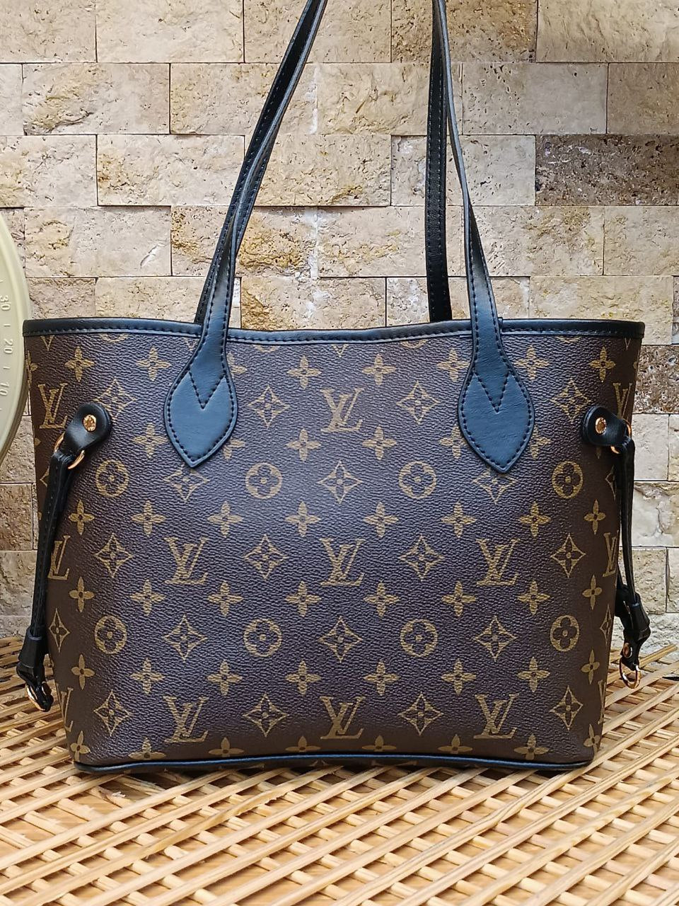 LUIS VUITTON BAG - 052