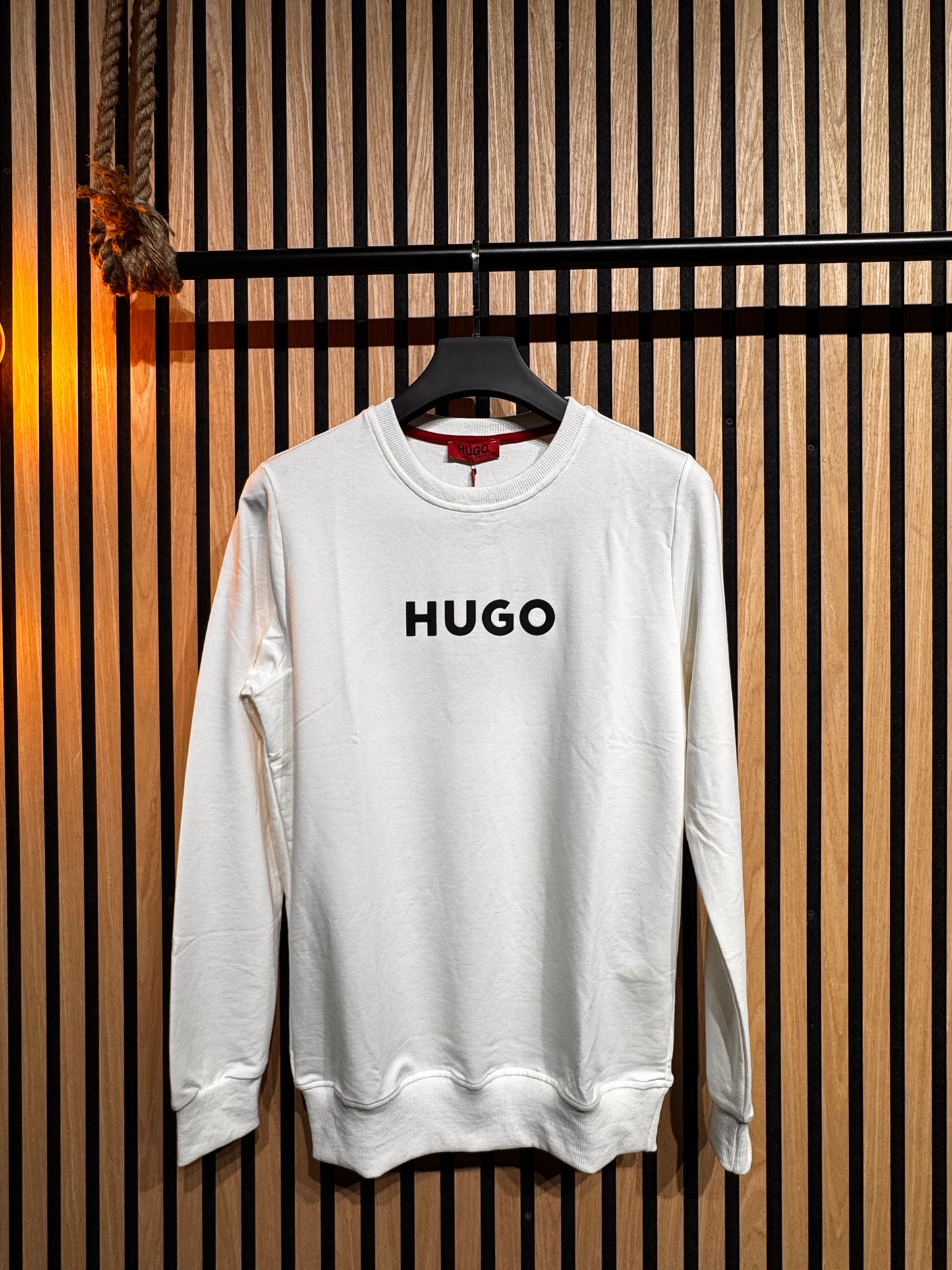 Hugo - H61895
