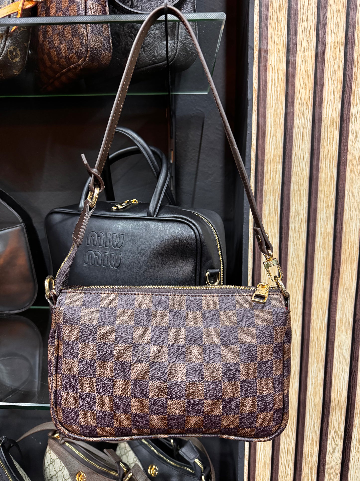 Louis Vuitton - Τσάντα ώμου καφέ σκακέρα
