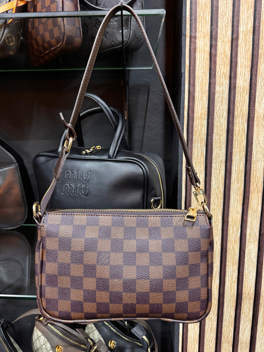 Louis Vuitton - Τσάντα ώμου καφέ σκακέρα
