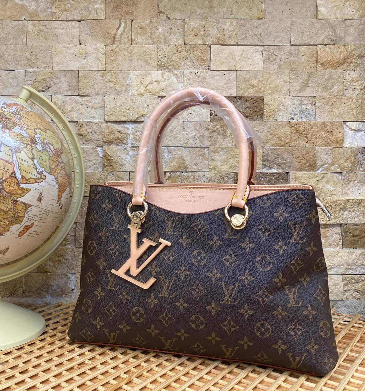 LUIS VUITTON BAG -087