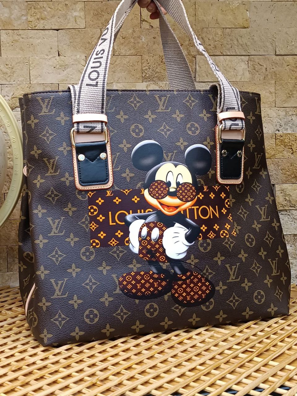 LUIS VUITTON BAG -077