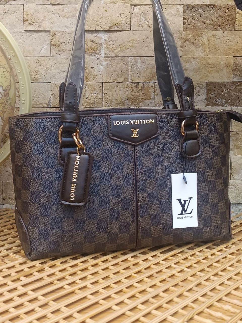 LUIS VUITTON BAG -070