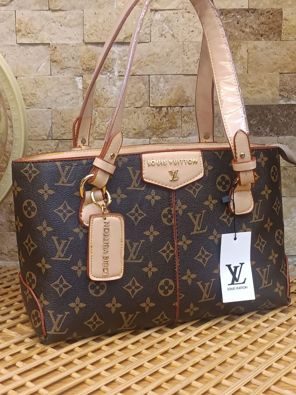 LUIS VUITTON BAG -068