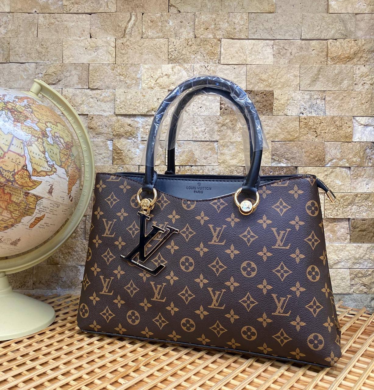 LUIS VUITTON BAG -088