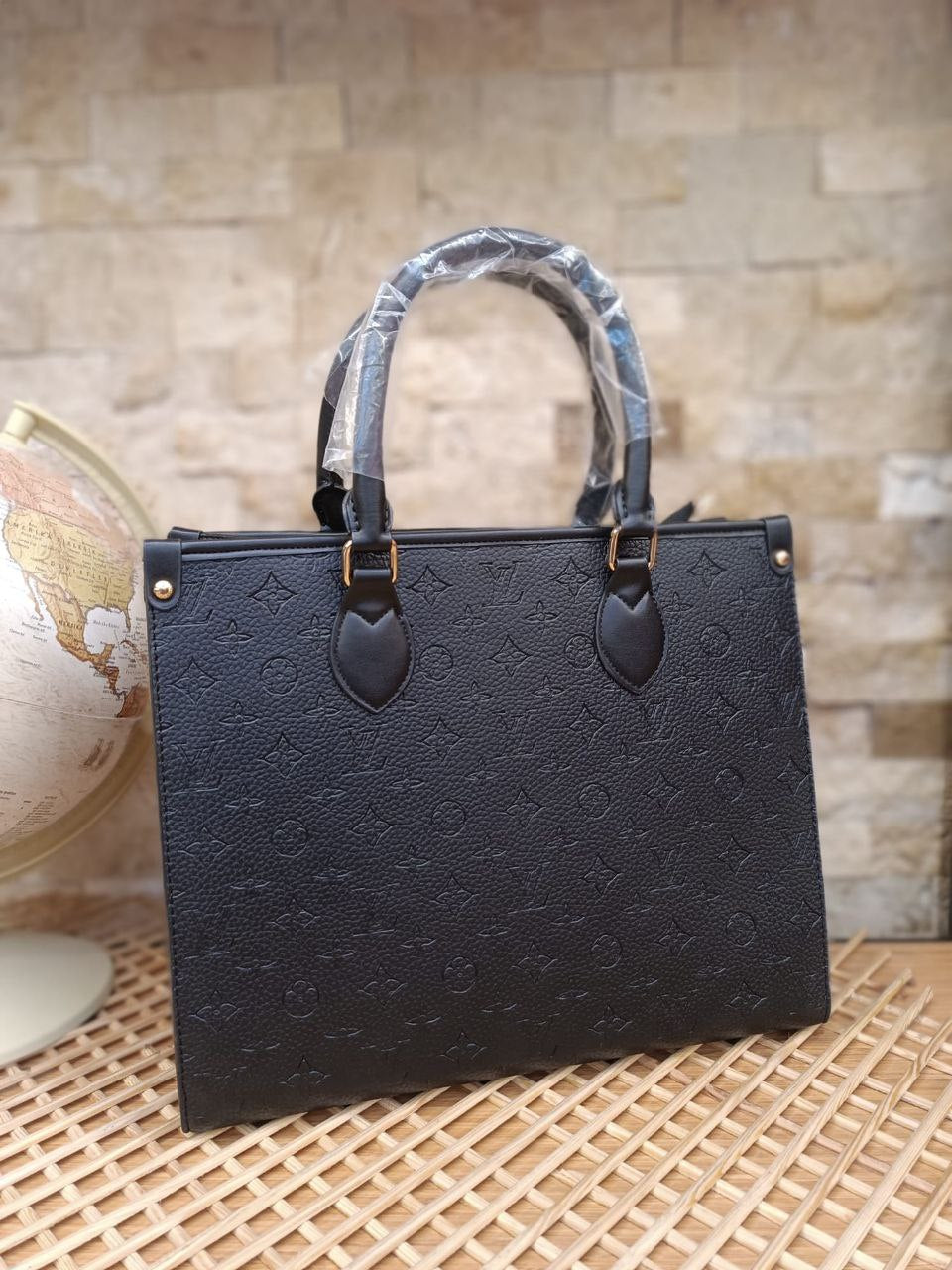 LUIS VUITTON BAG -086