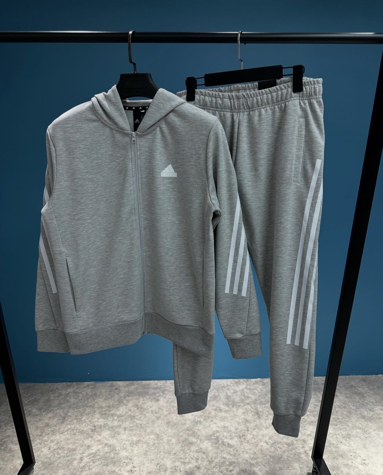 Set Adidas Essentials 3-Stripes grey K25 rl