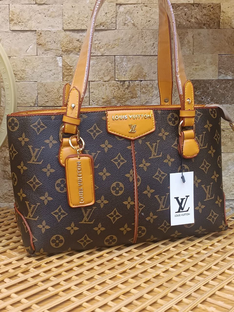 LUIS VUITTON BAG -069