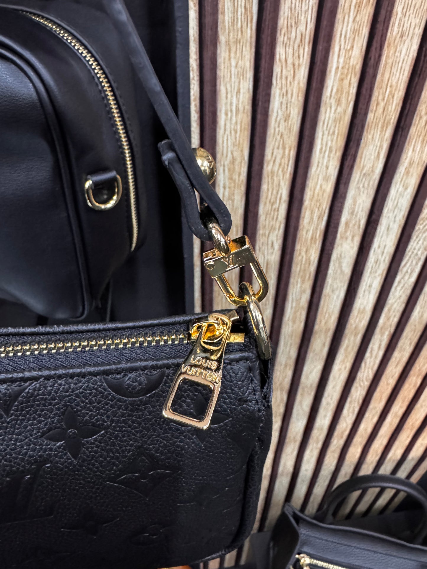 Louis Vuitton - Τσάντα ώμου μαύρο LV