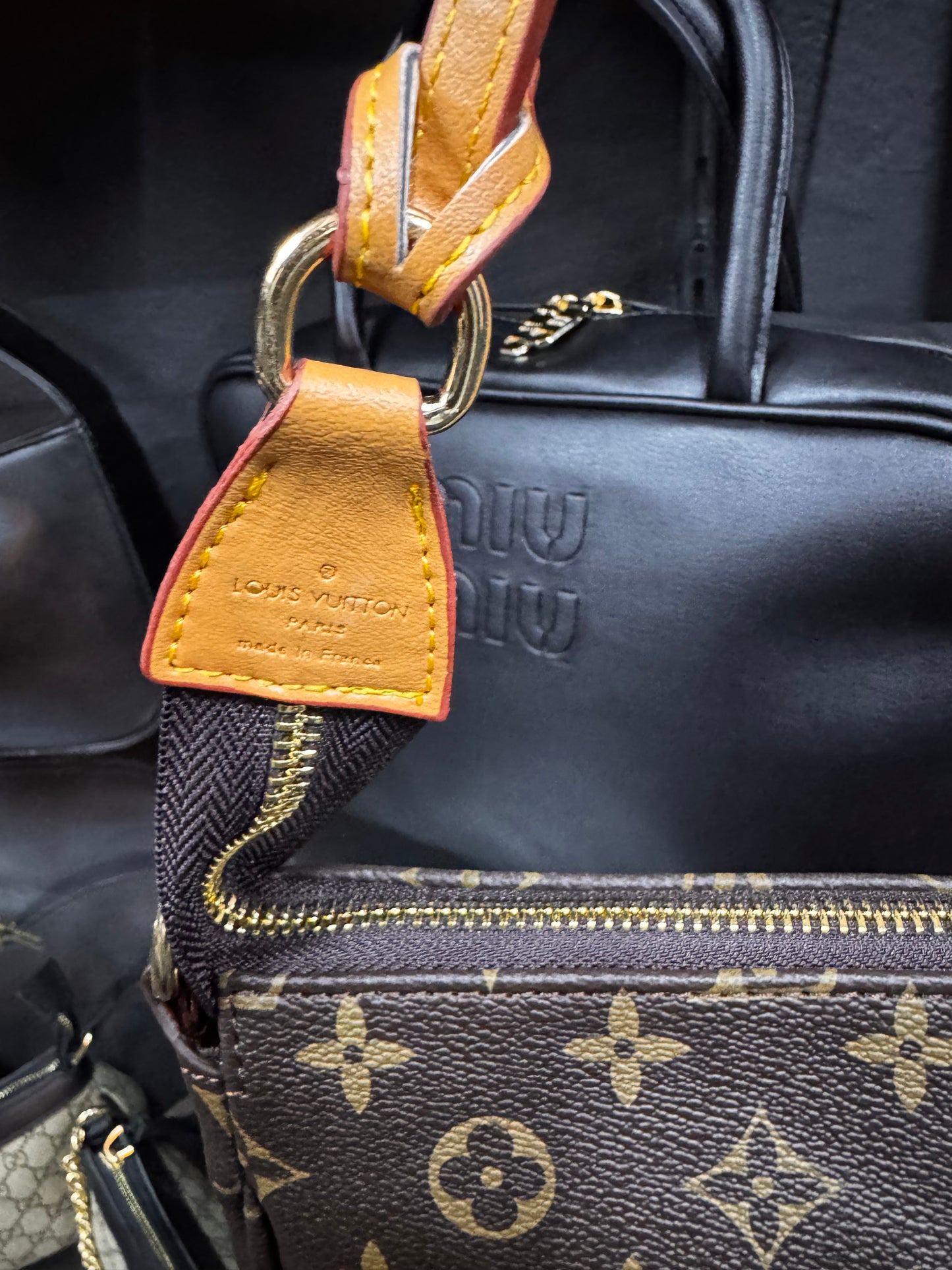Louis Vuitton - Τσάντα ώμου καφέ LV