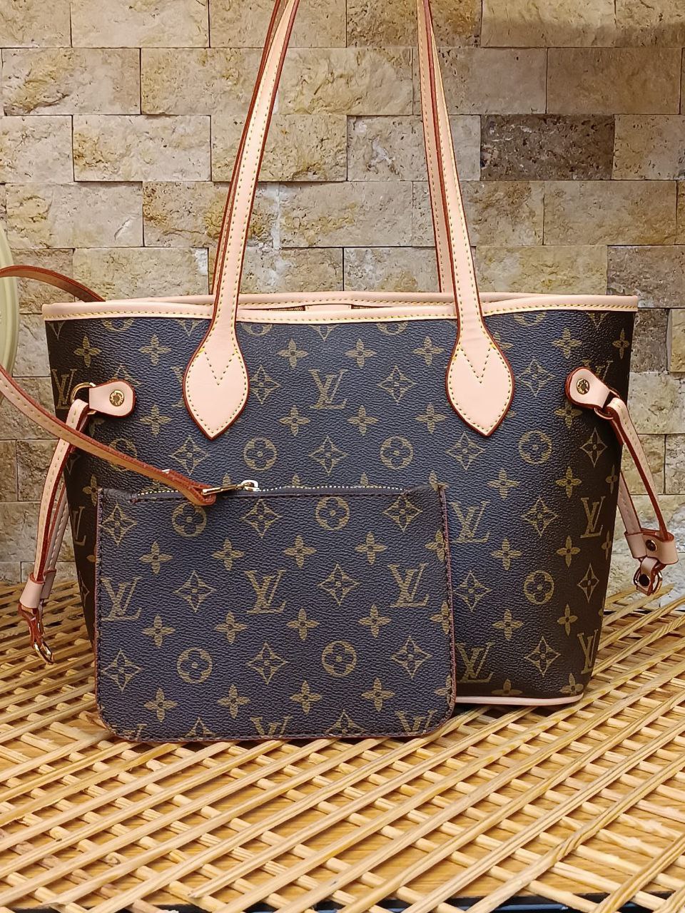 LUIS VUITTON BAG - 053