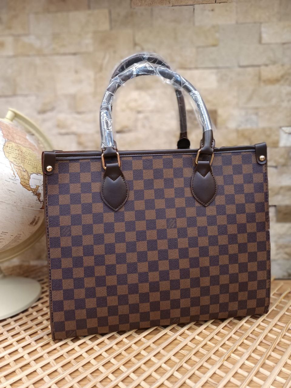 LUIS VUITTON BAG -085