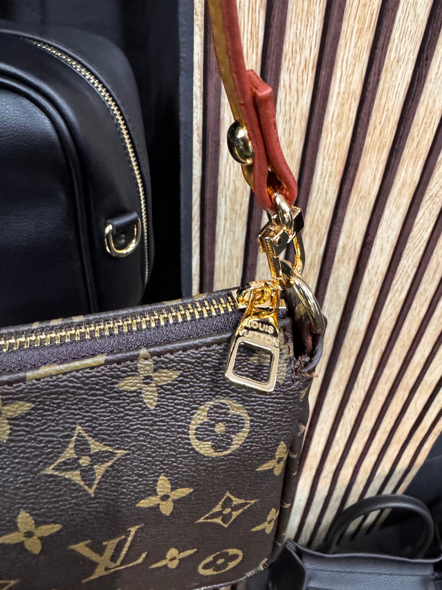Louis Vuitton - Τσάντα ώμου καφέ LV