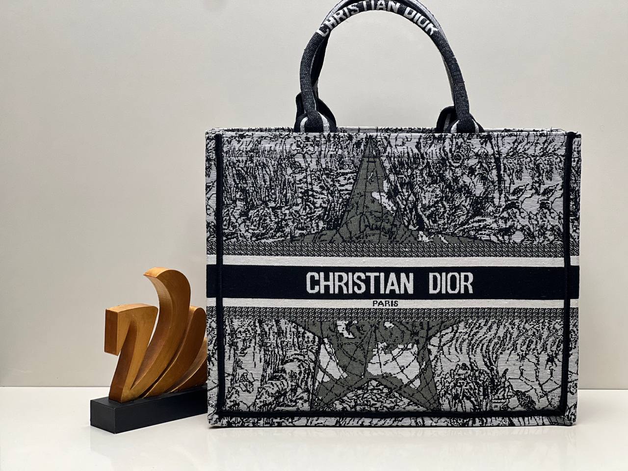 CHRISTIAN DIOR BAG -029
