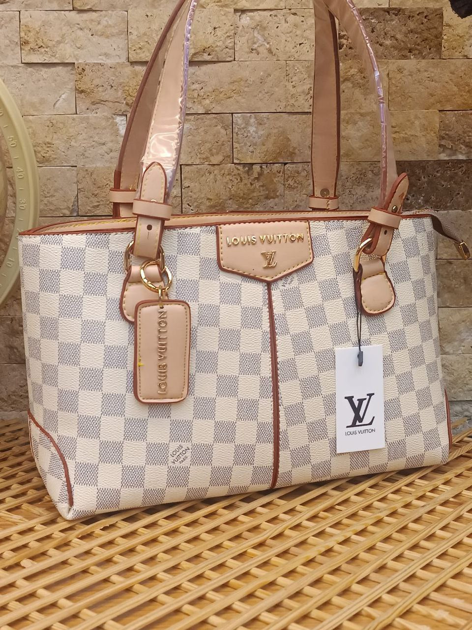 LUIS VUITTON BAG -072