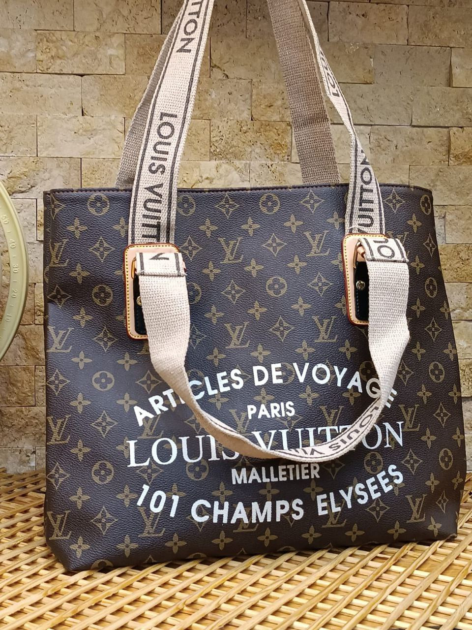 LUIS VUITTON BAG -078