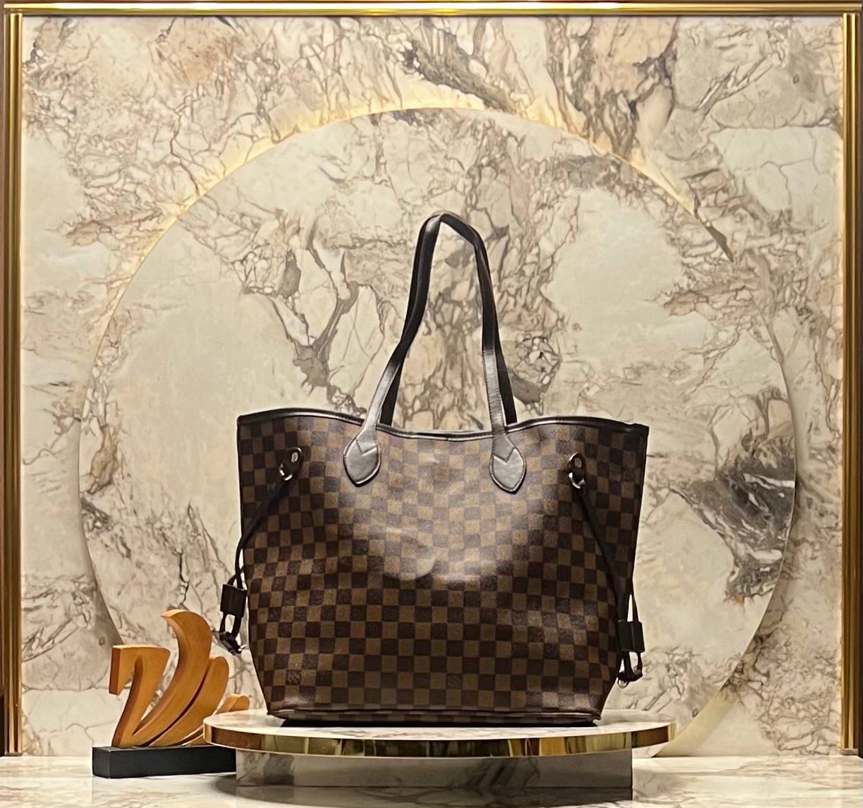 LUIS VUITTON BAG -018