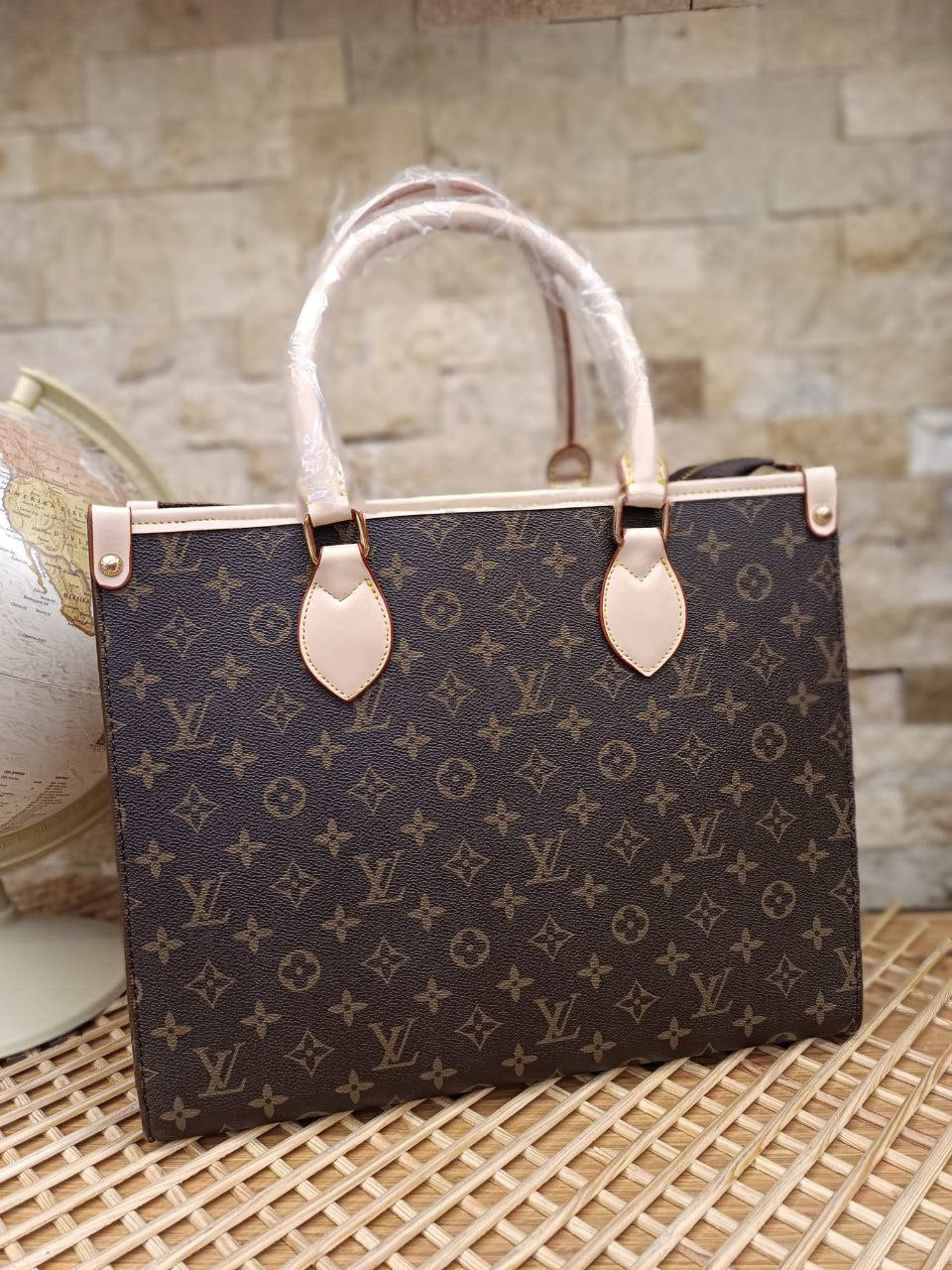LUIS VUITTON BAG -083