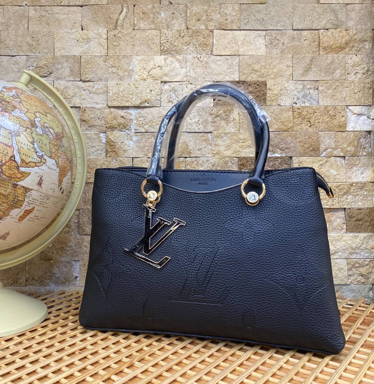 LUIS VUITTON BAG -089