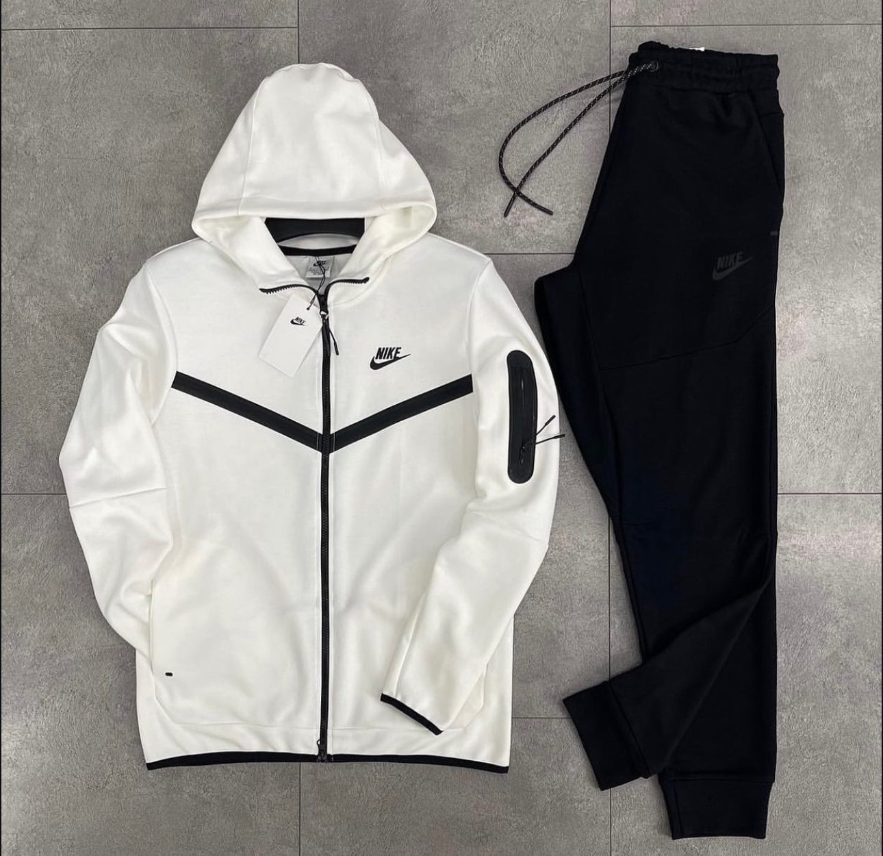Nike Tech Fleece ensemble Gr-137 rl